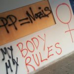 Aparecen pintadas con mensajes radicales en el Instituto Mossén Alcover de Manacor
