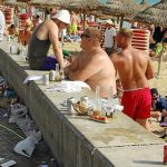 Los vecinos de Playa de Palma solicitan más policías para acabar con el turismo incívico