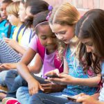 IBFamilia pide que se prohíba el uso de los teléfonos móviles en los centros educativos
