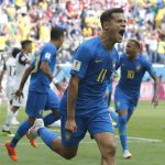 Coutinho y Neymar logran la primera victoria del Mundial para Brasil