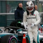 Lewis Hamilton logra la pole volando sobre la lluvia de Spa