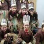 Una niña baila por primera vez la danza de 'Els Indis' de Manacor