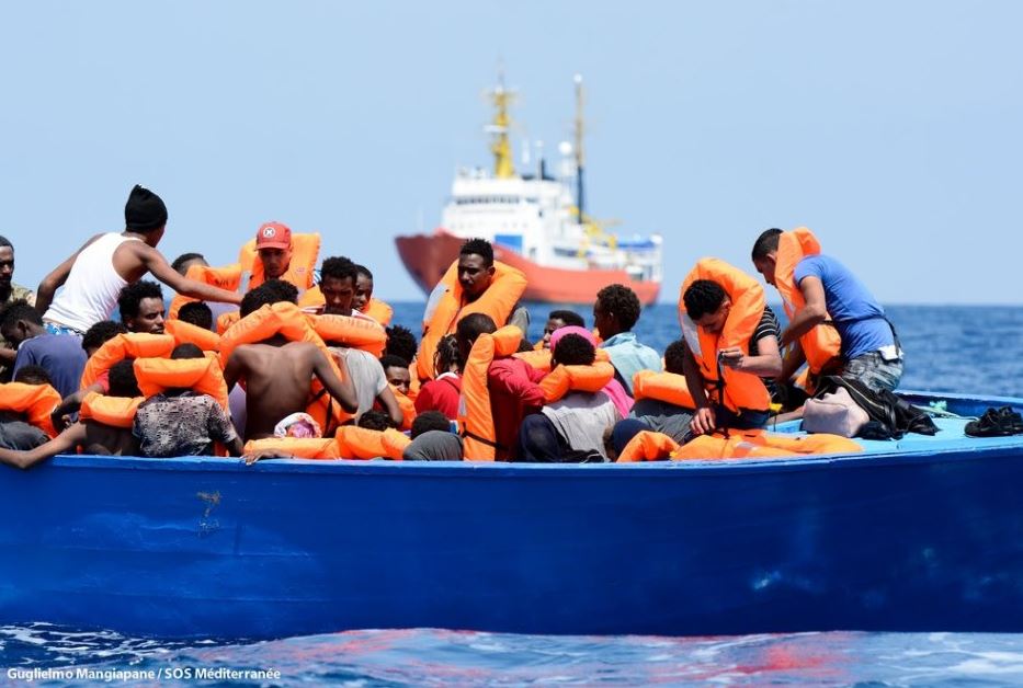 refugiados rescatados sos mediterranee aquarius