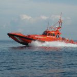 Rescatadas nueve personas tras chocar con su motora en Eivissa