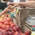 El Govern pide que se mantengan abiertos los puestos de alimentación de los mercados