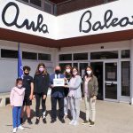 Aula Balear entrega un donativo de 481,81 euros a ASIMA