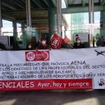 Unas 30 personas secundan la protesta en Son Sant Joan contra la política de 'handling' de Aena