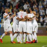 España gana por partida doble en Kosovo y en Grecia