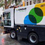 Emaya incorpora una nueva limpiadora con agua a presión para la limpieza de las calles de Palma
