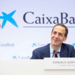 CaixaBank obtiene un beneficio atribuido de 707 millones en el primer trimestre, un 21,9% más, en base comparable