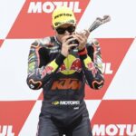 Augusto Fernández gana en "La Catedral" y es colíder del Mundial de Moto2