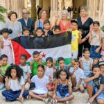 Los niños saharauis del programa ‘Vacances en Pau’ y sus familias visitan el Consolat de Mar